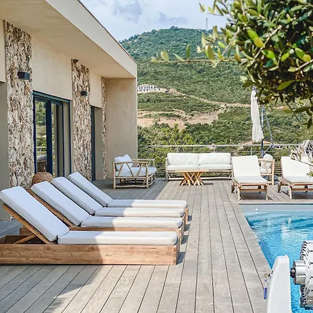 Margaux With Private Pool & Sea View 빌라 *