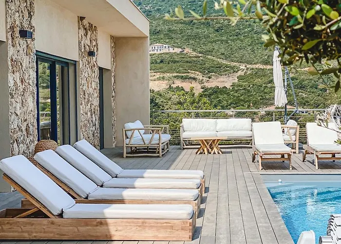 Margaux With Private Pool & Sea View Villa *