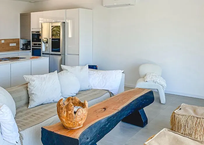 Villa Margaux With Private Pool & Sea View