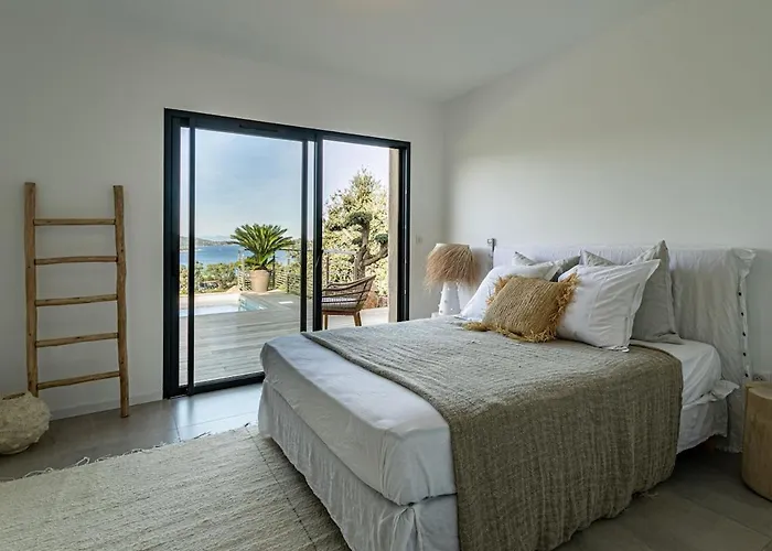 Margaux With Private Pool & Sea View Villa *