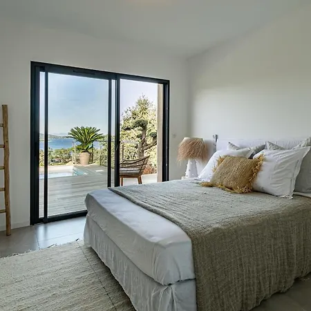 Margaux With Private Pool & Sea View Вилла *