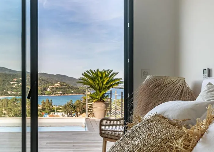 Margaux With Private Pool & Sea View